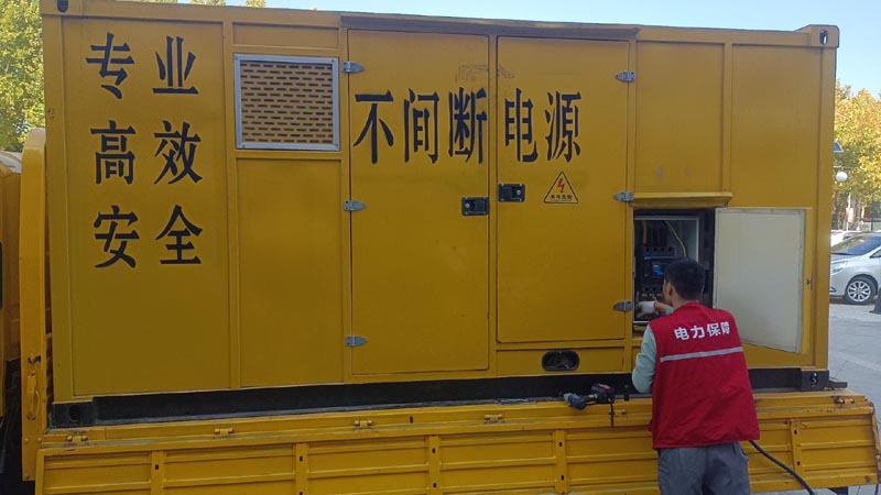 福安柴油发电机组和UPS电源配合使用时，如何避免切换过程中的电力中断？
